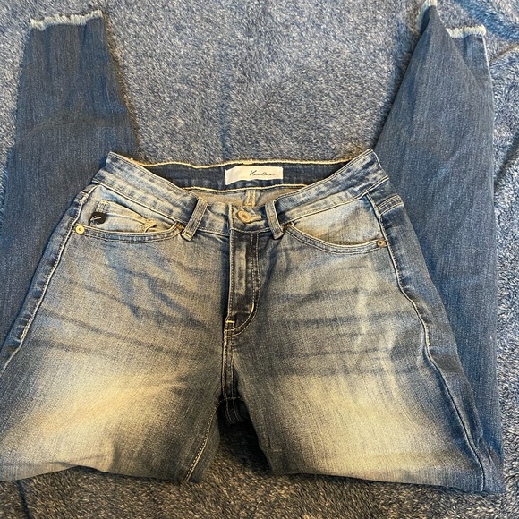 Distressed jeans - Picture 2 of 3